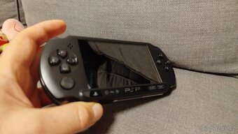 Prodám Sony PSP E1004 - 2