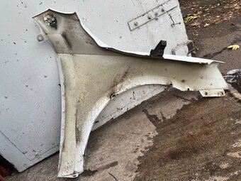 Škoda Octavia 3 facelift-přední levý blatník - 2