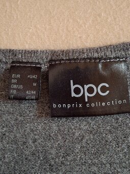 Slabší úpletové šaty s výšivkou - 2