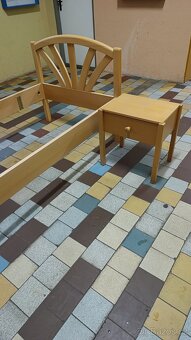 Nová postel 90x200 se stolečkem - 2