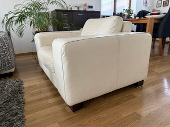 Natuzzi kožené křeslo a taburet - 2