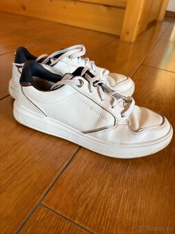 Tommy Hilfiger - 2