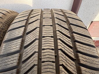 Zimní pneu Continental 235/45 R17 97V - málo jeté - 2