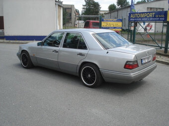 Mercedes-Benz W124 200 E - 2