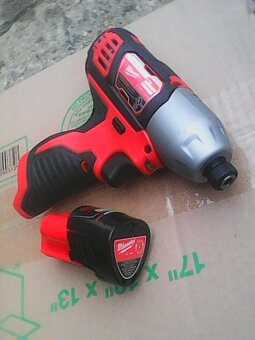 Milwaukee M12 Bid-0 razovy utahovak + baterie 1,5Ah - 2