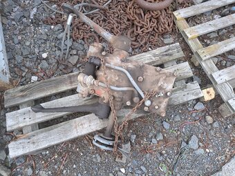 Víko hydrauliky zetor uřI - 2