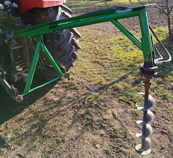 Hydraulický zemní půdní vrták za traktor - 2