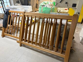 Dubové schodiště, dřevo rozebrané - 2