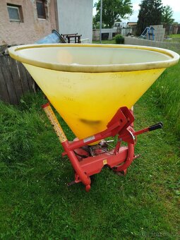Rozmetadlo hnojiv 500l - 2