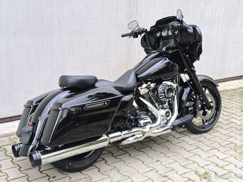 Harley Davidson Street Glide - 2