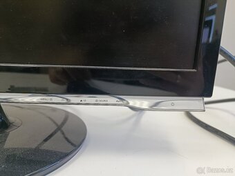 Samsung SyncMaster 923NW – 19" LCD monitor, 1440x900, DVI-D - 2