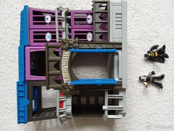 Prodám hrad, klíčenku, čelenku, lego, hračky - 2