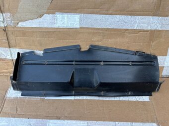 Kryt chladiče na BMW E28 - 2