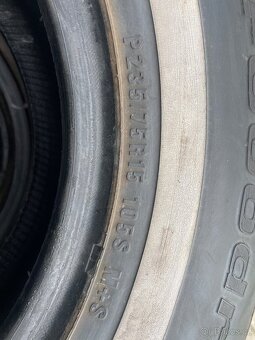 Pneu 235/75/15 - 2