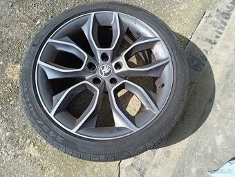 Originál alu elektrony Škoda na pneu 245/40, R19, 94W. - 2