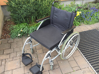 Invalidní vozík mechanický - odlehčený skládací - 2
