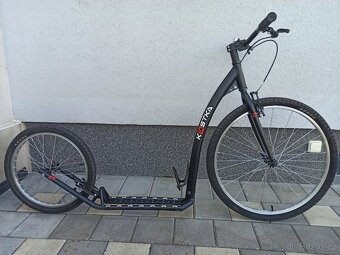 Prodám koloběžku Kostka 26/20 černá mat - 2