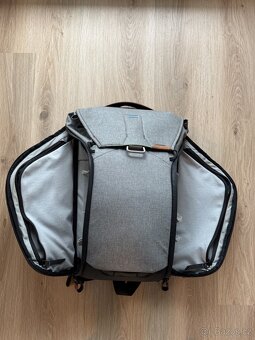 Peak Design Everyday Backpack v1, šedý (20l) - 2