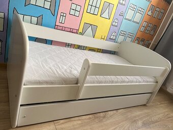 Bila postel 140x70cm s uloznym prostorem - 2