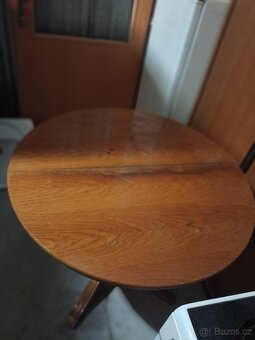 Kulatý(oválný) dřevěný rozkládací stůl - 2