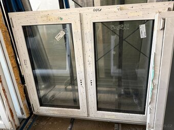 okno plastové 130x108 cm NOVÉ se sloupkem,2 křídlé barva bah - 2