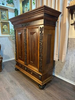 Monumentální skříň (141014) - 2