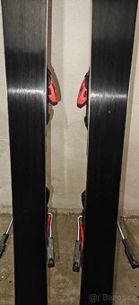 Slalomové lyže atomic - 2