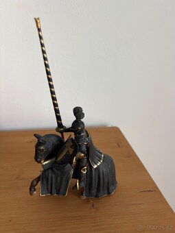 Schleich turnajový rytíř černý - 2