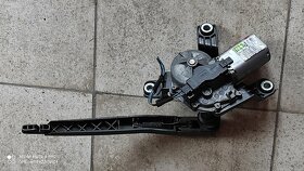 Zadní stěrač s motorem na Opel Corsa D - 2