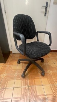 kolečková polohovací kancelářská židle. - 2