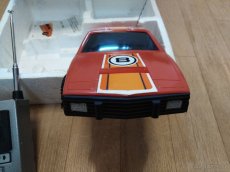 retro auto RC - na dálkové ovládání Ferrari, z r. 1980 - 2