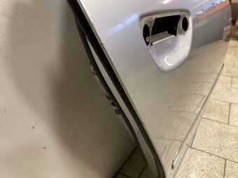Pravé zadní dveře stříbrná LY7W Audi A8 4E D3 sedan 2004 - 2