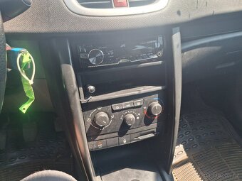 Peugeot 207, 1.4 benzin - 2