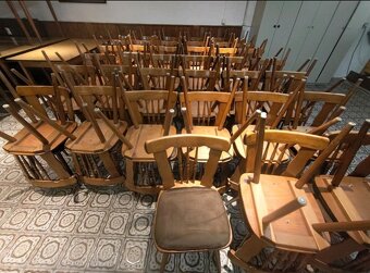 12ks Stoly a 120ks židle 6ks barovky do restaurace - 2