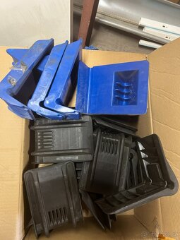 plastové rohy pod kurty - 2