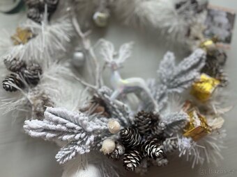 Vánoční věnec. Dekorace na Vánoce. Ozdoby na Vánoce. - 2