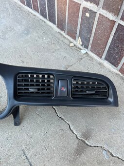 Plast kolem budíků Subaru Legacy bH - 2