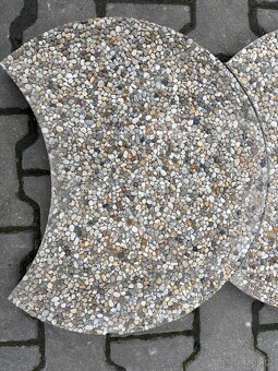 Zahradní nášlapy s výsečí - 2