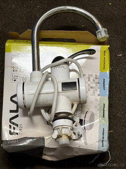 Vodovodní baterie a elektrický průtokový ohřívač Fala - 2