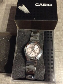 prodám hodinky Casio, - 2