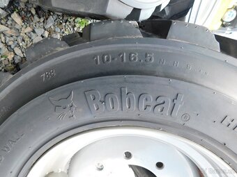 Pneu + disky BOBCAT - 2
