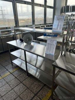 Nerezový stůl 2 police - 2
