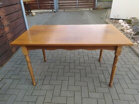 Jídelní stůl dřevěný - 2