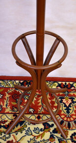 Stojací dřevěný podlahový věšák z masivu THONET/TON masiv - 2