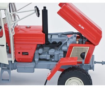 TRAKTOR FORTSCHRITT ZT304 MĚŘÍTKO 1:32 - 2