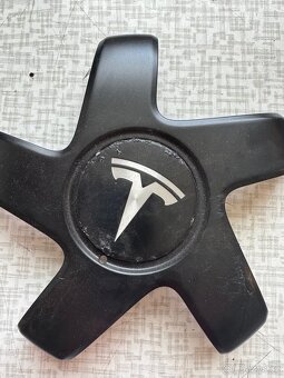 Pokličky Tesla model 3 - 2