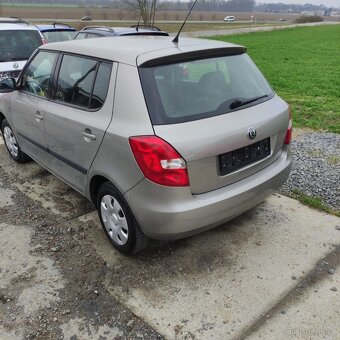 Škoda Fabia 2 krátká 101tis km 1.4 16V MPI - 2