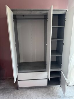 Šatní skříň - 2