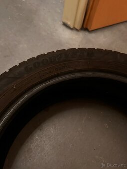 Zimní pneu 205/55 R19- top stav (sada 4ks) - 2