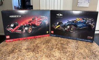LEGO TECHNIC (42206) a Ferrari (42207) - 2